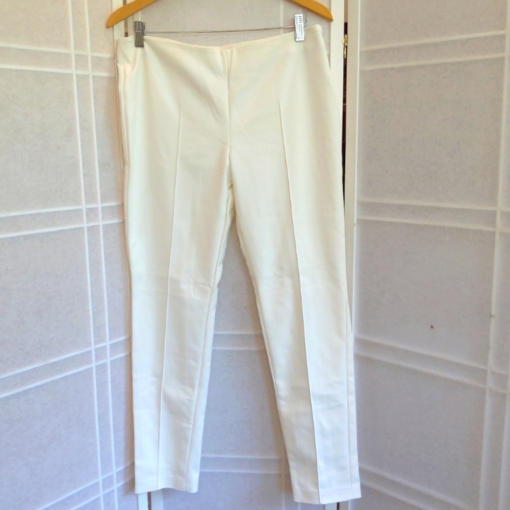 AKRIS of white slim pants